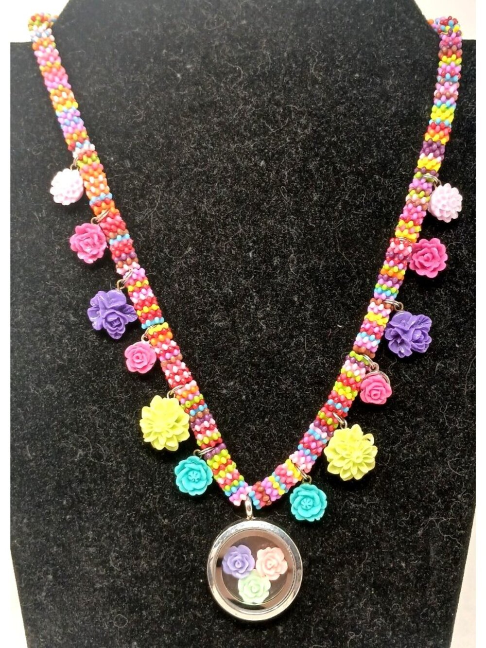 Colorful Beaded Necklace Magnetic Closure Floating Rose Pendant 21" Artisan #J1D
